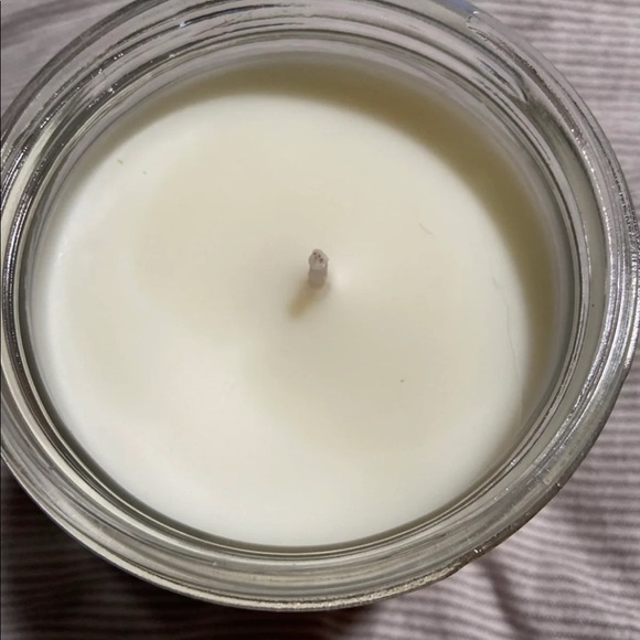 Purveyors Of Fragrance Dallas Candle - Picture 2 of 2